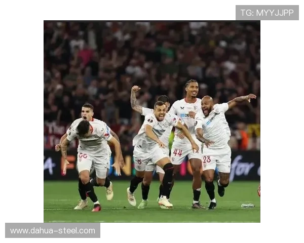 皇马巴萨中场肉搏战火爆不断十秒连爆多次犯规堪称国家德比名场面